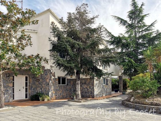 Foto 2 de Chalet en venta en Vallirana de 5 habitaciones con terraza y piscina