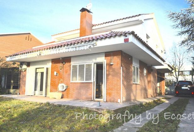 Foto 2 de Xalet en venda a Mira-sol de 4 habitacions amb terrassa i garatge
