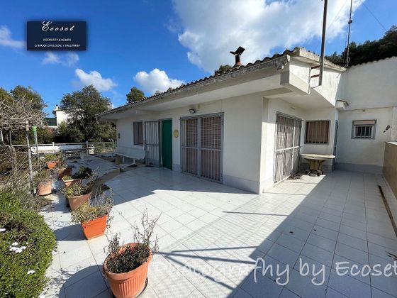 Foto 1 de Chalet en venta en Vallirana de 4 habitaciones con terraza y garaje