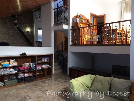 Foto 2 de Chalet en venta en Vallirana de 4 habitaciones con terraza y garaje
