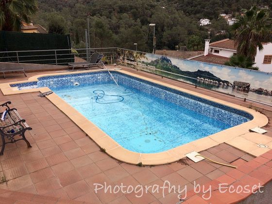 Foto 2 de Chalet en venta en Cervelló de 4 habitaciones con terraza y piscina
