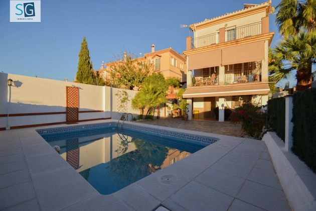 Foto 1 de Venta de chalet en Alhendín de 4 habitaciones con terraza y piscina