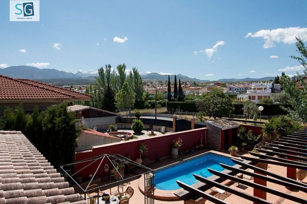 Foto 2 de Venta de chalet en Zubia (La) de 5 habitaciones con terraza y piscina