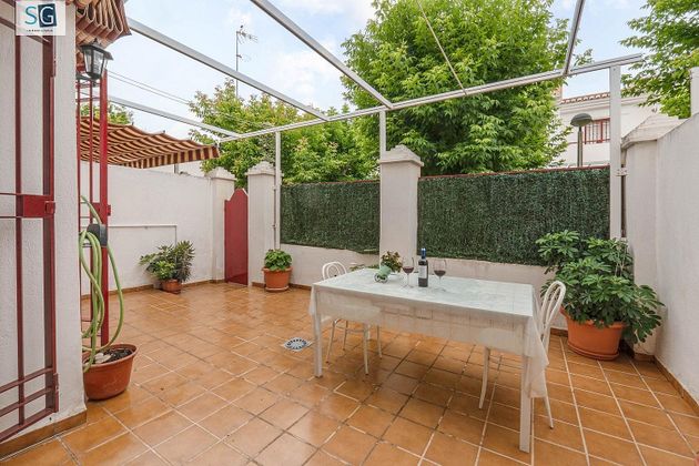 Foto 2 de Casa adossada en venda a Alhendín de 4 habitacions amb terrassa i piscina
