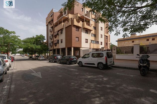 Foto 1 de Àtic en venda a Cerrillo de Maracena - Periodistas de 4 habitacions amb terrassa i piscina