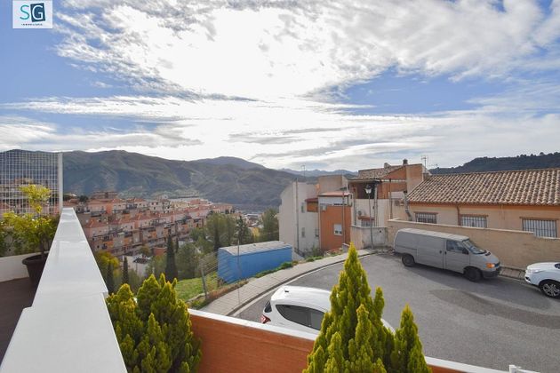Foto 1 de Casa en venda a Cenes de la Vega de 3 habitacions amb terrassa i piscina