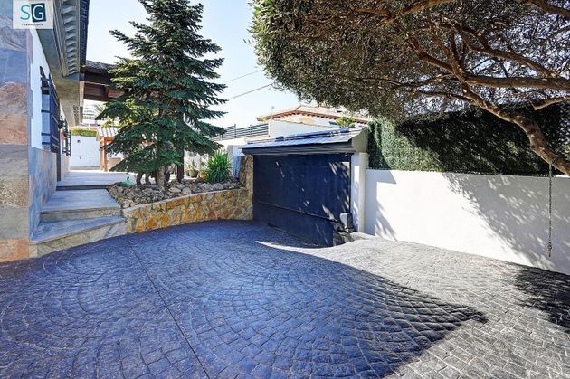 Foto 1 de Xalet en venda a Cúllar Vega de 3 habitacions amb terrassa i piscina