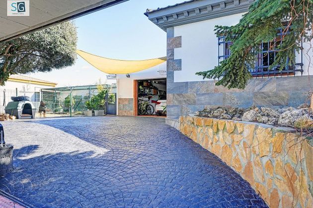 Foto 2 de Venta de chalet en Cúllar Vega de 3 habitaciones con terraza y piscina
