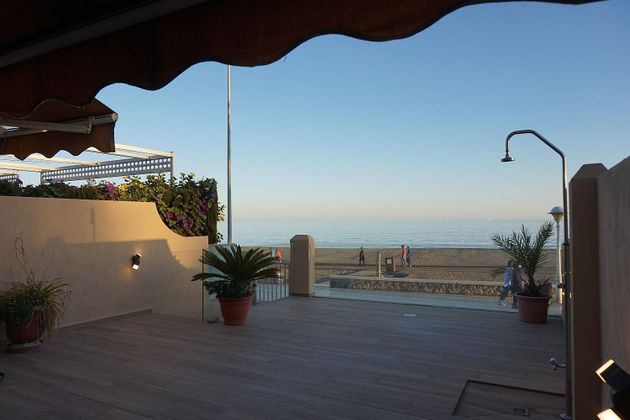 Foto 2 de Venta de casa en Poniente-Faro de 4 habitaciones con terraza