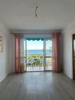 Foto 2 de Piso en venta en Paseo Marítimo de Levante de 2 habitaciones con terraza y piscina