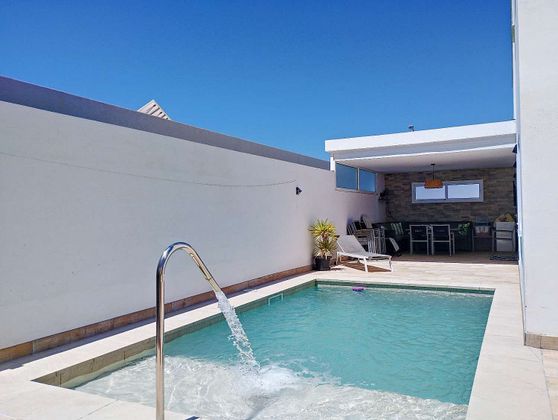 Foto 2 de Xalet en venda a Capuchinos de 3 habitacions amb terrassa i piscina