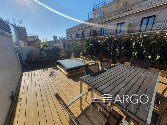 Foto 2 de Ático en venta en El Gòtic de 2 habitaciones con terraza y aire acondicionado