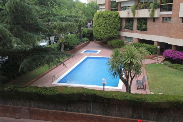 Foto 1 de Alquiler de piso en calle De Trias i Giró de 4 habitaciones con terraza y piscina