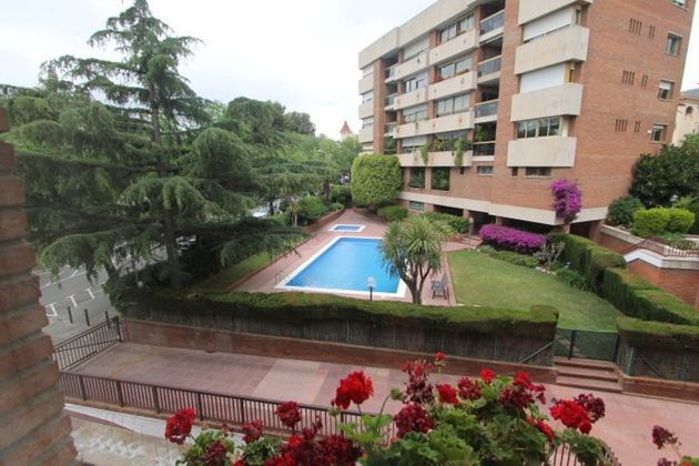 Foto 2 de Alquiler de piso en calle De Trias i Giró de 4 habitaciones con terraza y piscina
