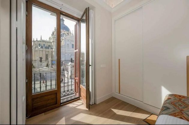Foto 2 de Pis en venda a Palacio de 4 habitacions amb balcó i aire acondicionat