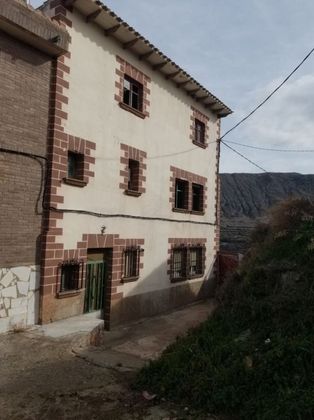 Foto 2 de Casa en venda a Ribafrecha de 4 habitacions amb terrassa i balcó