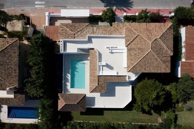 Foto 1 de Venta de chalet en Guadalmina de 5 habitaciones con terraza y piscina