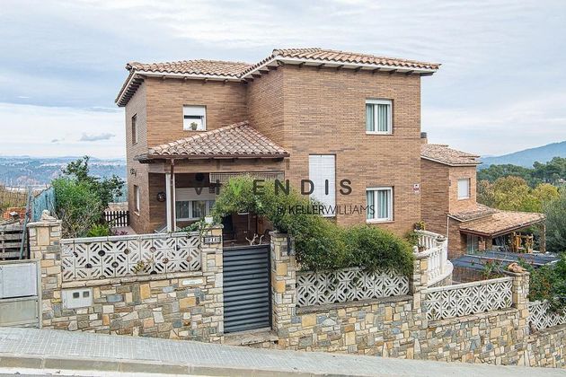 Foto 2 de Casa en venta en Sant Andreu de la Barca de 4 habitaciones con terraza y piscina