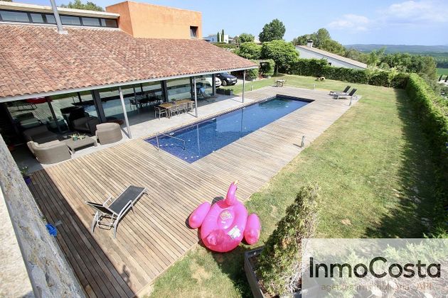 Foto 1 de Casa en venda a calle Del Castell de 7 habitacions amb piscina i jardí