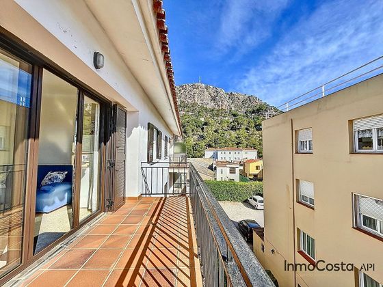 Foto 2 de Venta de piso en avenida De Grècia de 2 habitaciones con terraza y balcón