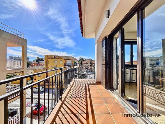 Foto 1 de Venta de piso en avenida De Grècia de 2 habitaciones con terraza y balcón