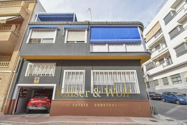 Foto 2 de Venta de casa en calle Caritat de 4 habitaciones con terraza y garaje