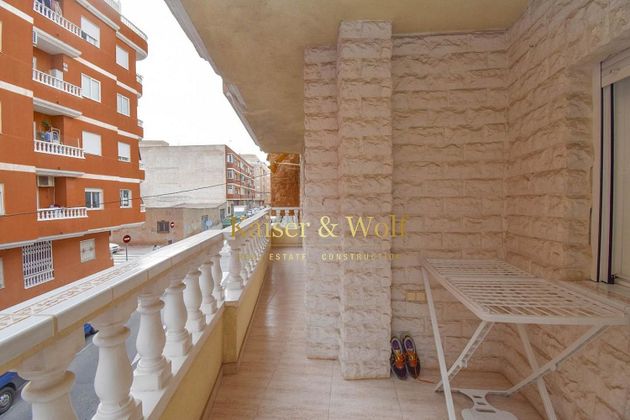 Foto 2 de Pis en venda a Centro - Torrevieja de 3 habitacions amb terrassa i balcó