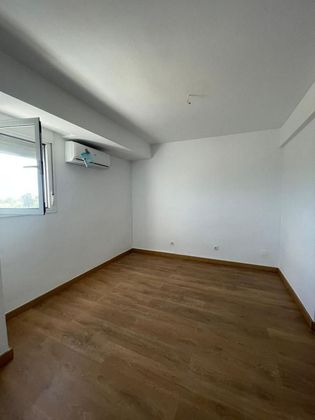 Foto 1 de Alquiler de piso en avenida De Jerez de 2 habitaciones con terraza y garaje
