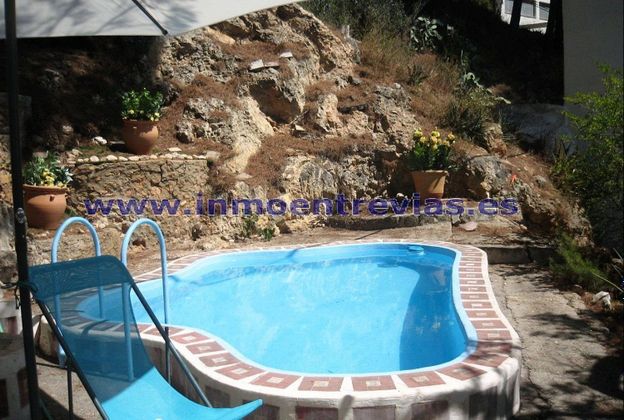 Foto 2 de Chalet en venta en Yeste de 4 habitaciones con terraza y piscina