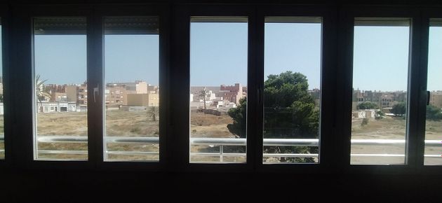 Foto 1 de Piso en venta en carretera De Níjar de 3 habitaciones con terraza y ascensor