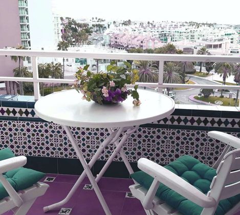 Foto 1 de Alquiler de piso en Puerto Marina de 1 habitación con terraza y jardín