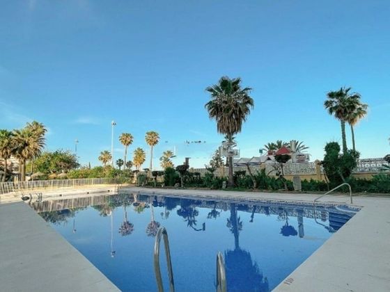 Foto 1 de Alquiler de estudio en Torrequebrada con terraza y piscina