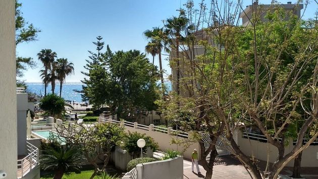 Foto 2 de Pis en lloguer a La Carihuela de 3 habitacions amb terrassa i piscina
