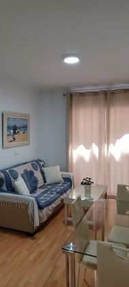 Foto 1 de Pis en lloguer a Playa de los Boliches de 1 habitació amb mobles i balcó