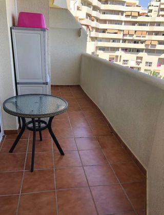 Foto 2 de Piso en alquiler en Parque de la Paloma de 1 habitación con terraza y piscina