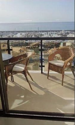 Foto 1 de Pis en lloguer a Puerto Marina de 1 habitació amb terrassa i piscina