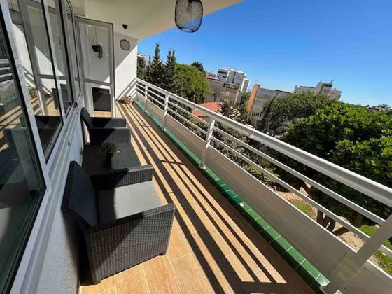 Foto 1 de Venta de piso en La Carihuela de 1 habitación con terraza y jardín