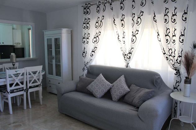 Foto 2 de Pis en lloguer a Zona Puerto Deportivo de 2 habitacions amb terrassa i mobles