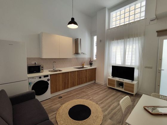 Foto 1 de Estudio en alquiler en calle Carraca con muebles y aire acondicionado