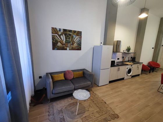 Foto 2 de Venta de piso en plaza Barca de 1 habitación con muebles y aire acondicionado