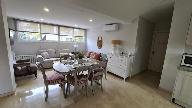 Foto 2 de Casa adossada en lloguer a calle Fernandez Shaw de 3 habitacions amb mobles i aire acondicionat
