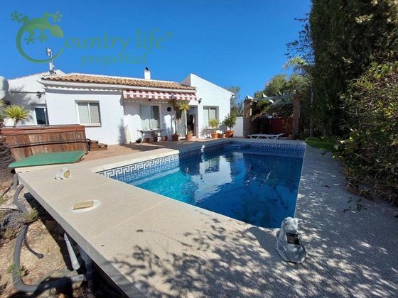 Foto 1 de Venta de casa en Viñuela de 3 habitaciones con terraza y piscina
