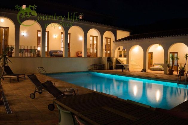 Foto 1 de Casa en venda a Alcaucín de 8 habitacions amb terrassa i piscina