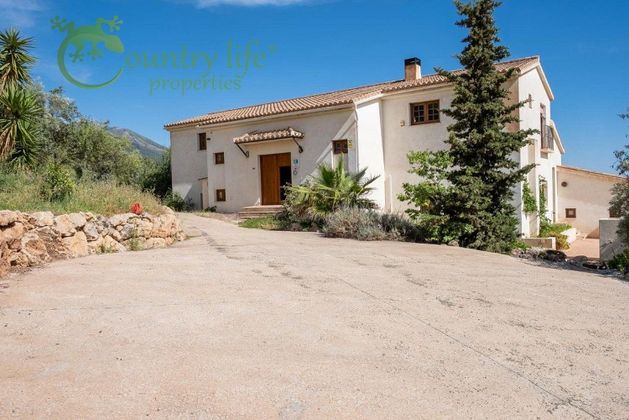 Foto 2 de Casa en venda a Alcaucín de 8 habitacions amb terrassa i piscina