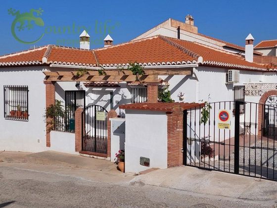 Foto 1 de Casa en venta en Alcaucín de 4 habitaciones con terraza y piscina