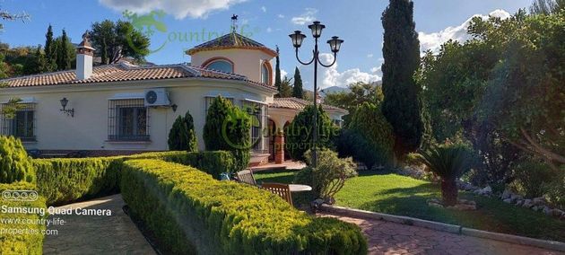 Foto 1 de Casa en venda a Alcaucín de 5 habitacions amb terrassa i piscina