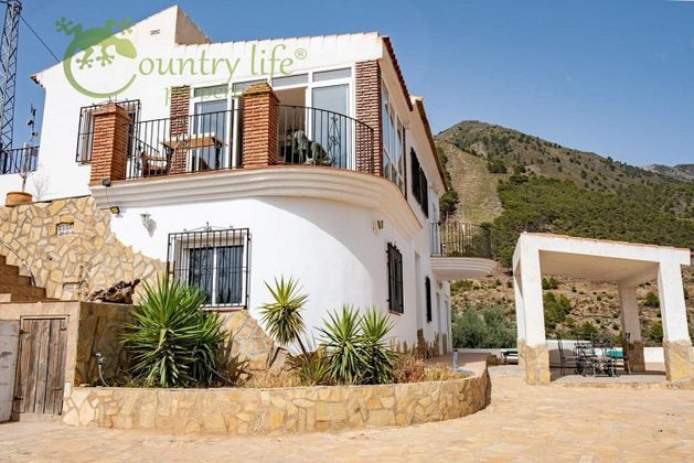 Foto 1 de Casa en venda a Canillas de Aceituno de 3 habitacions amb terrassa i calefacció