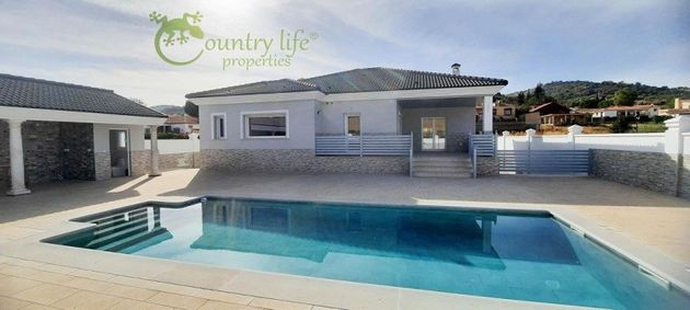 Foto 1 de Casa en venta en calle Trovero Pedro Sanchez de 4 habitaciones con terraza y piscina