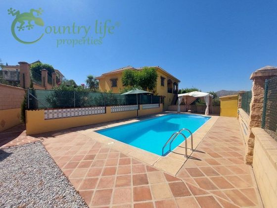 Foto 1 de Casa en venda a Alcaucín de 3 habitacions amb terrassa i piscina