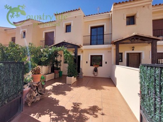 Foto 1 de Casa en venda a calle Alferez Manuel Jimenez de 3 habitacions amb terrassa i aire acondicionat